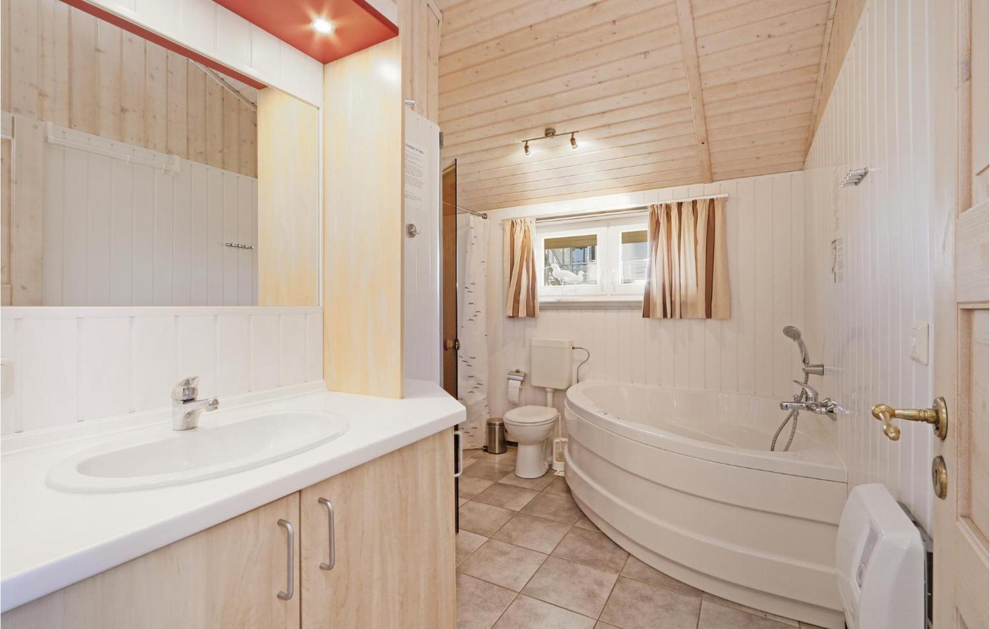 2 Bedroom Nice Home In Rechlin Luaran gambar